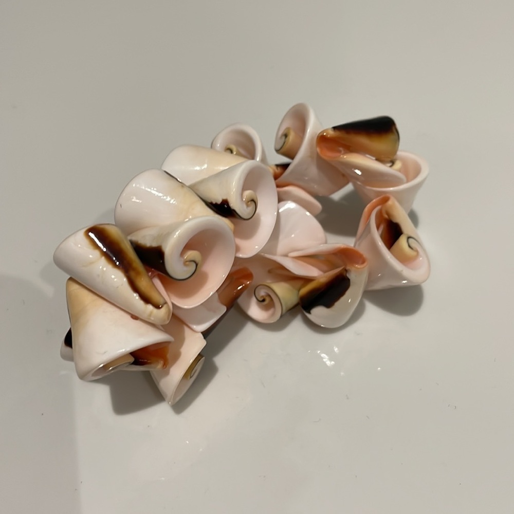 Handmade Conch Shell Bracelet - Picture 2 of 3